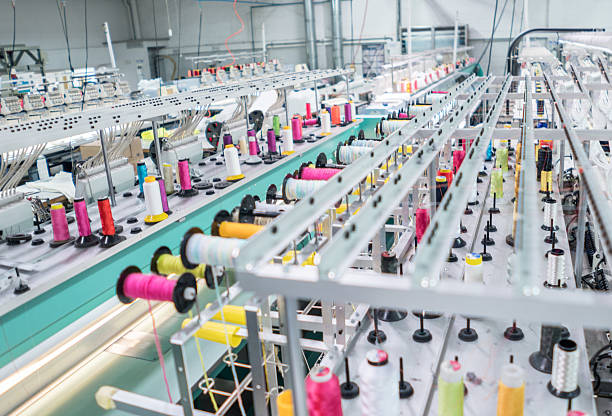 Carretes de hilos en línea de producción textil